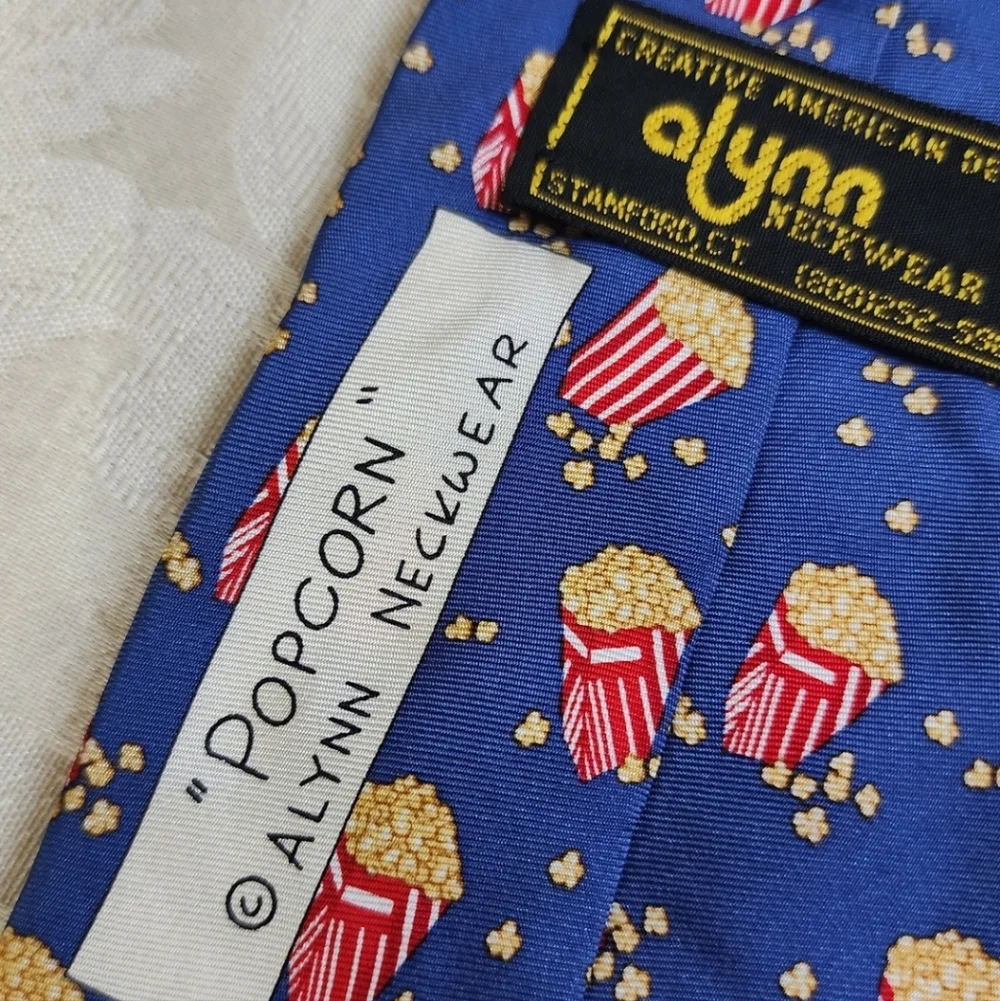 ALYNN NECKWEAR Blue Popcorn Patterned 100% Silk Tie